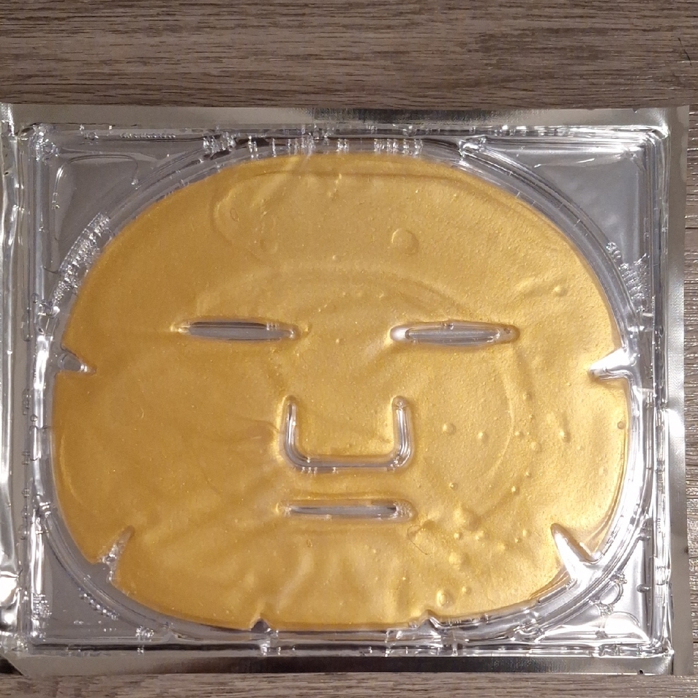 Predire Paris Golden Collagen Cell Renewal Facial Mask.